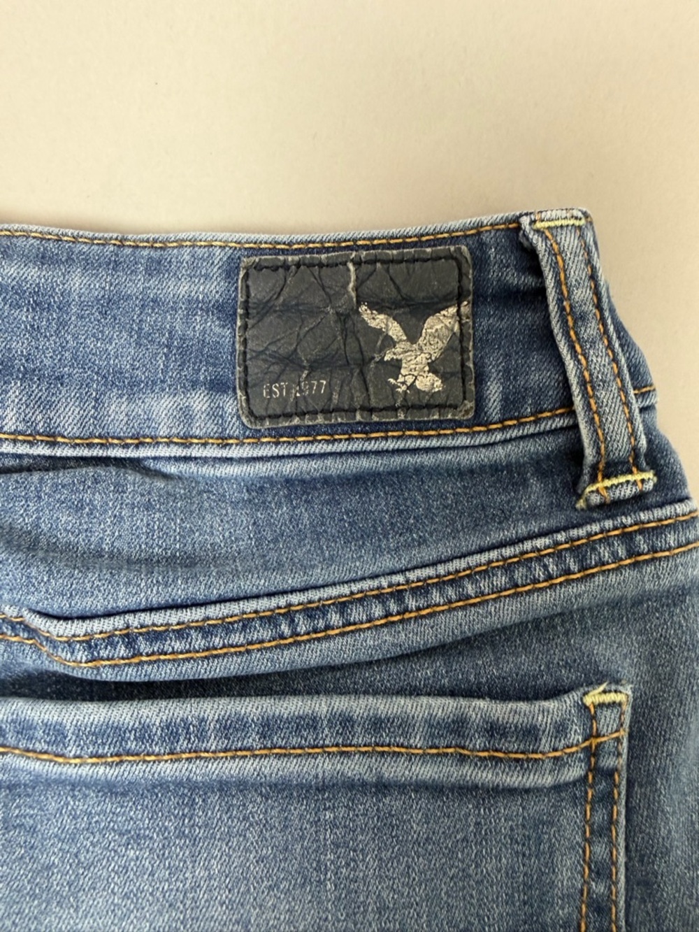 American Eagle Women’s Distressed Denim Low Rise Frayed Cut Off Shorts - Picture 8 of 10